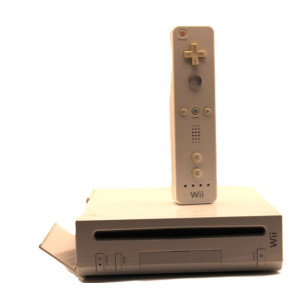 Nintendo Wii Blanche – Complet avec Wiimote & Nunchuk (Très bon état)
