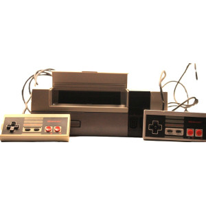 Nintendo Entertainment System (NES) – Complet avec 2 manettes (Accroc sur un câble de manette)